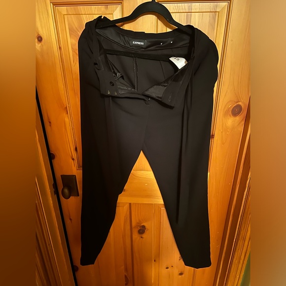 Size 6 high rise ankle pants by Express. Excellent condition! ☺️ - Picture 3 of 11
